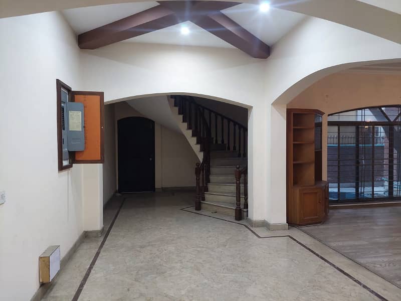 2 KANAL FULL HOUSE FOR RENT IN MAIN CANTT 2