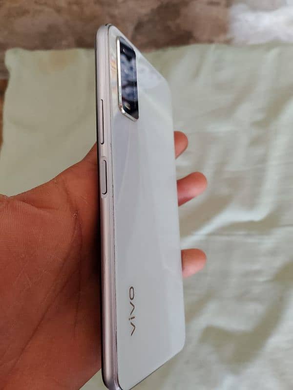 Mobile for sale vivo y20 4