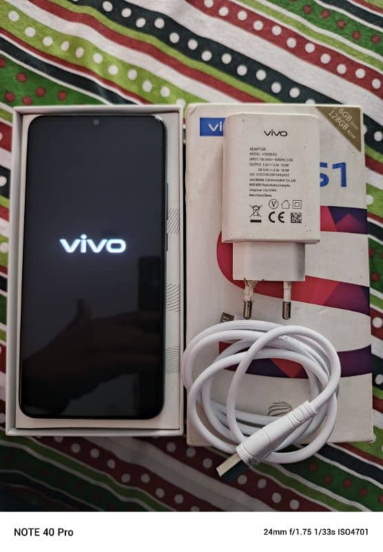 Vivo S1 box charger. orignal panel good condition 2