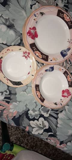 Melanie  plates   18 piece