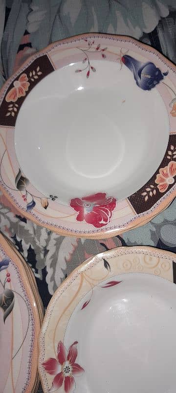 Melanie  plates   18 piece 1