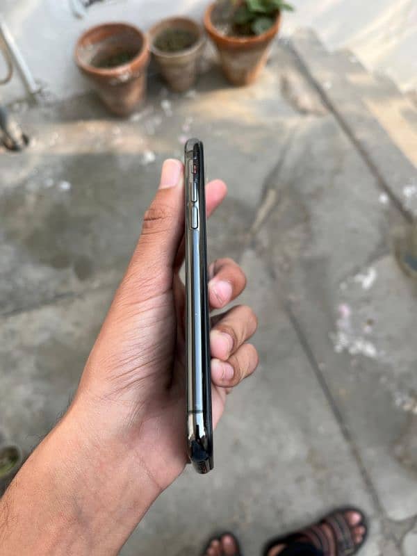 iPhone 11 pro 64Gb NON-PTA ( price negotiable) 1