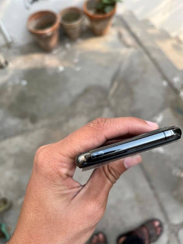 iPhone 11 pro 64Gb NON-PTA ( price negotiable) 4