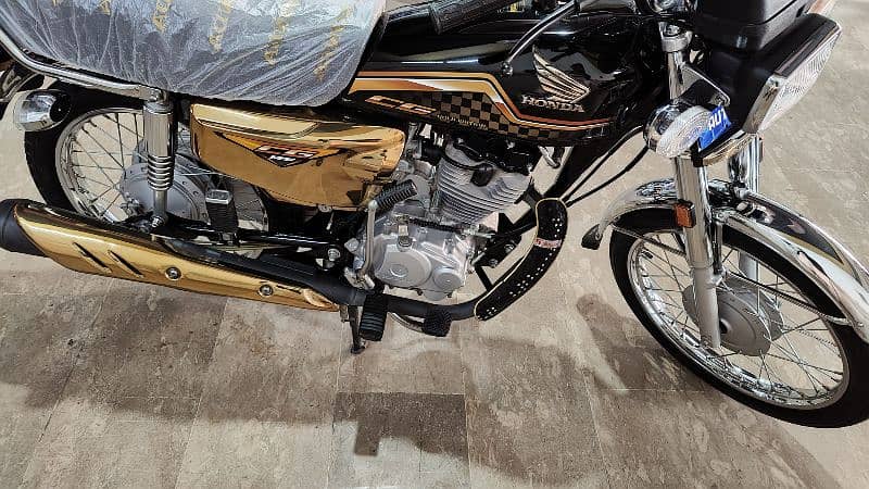 Honda 125 Self start Gold 2024 model 2