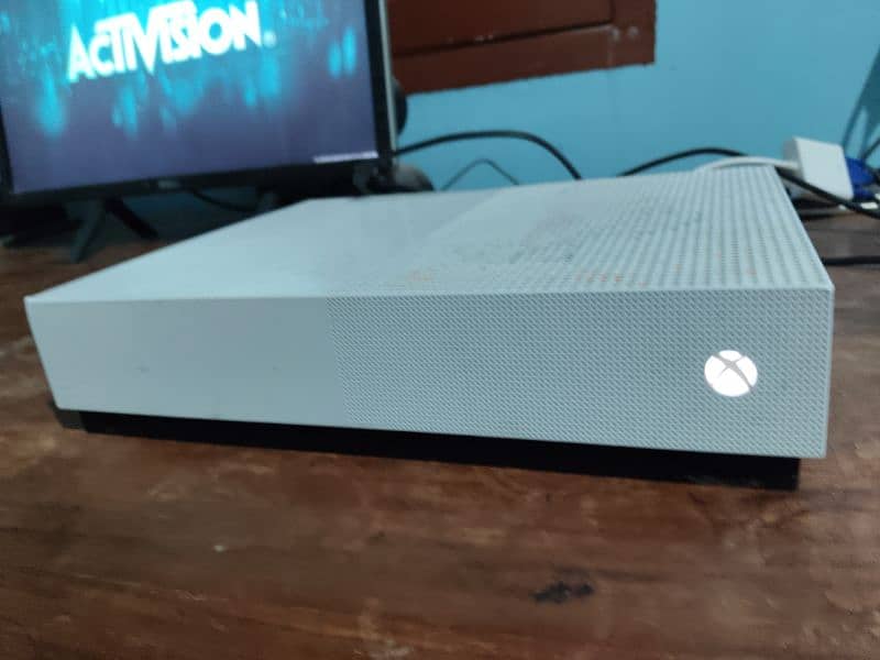 XBOX one S console with 1 Controller Used 0