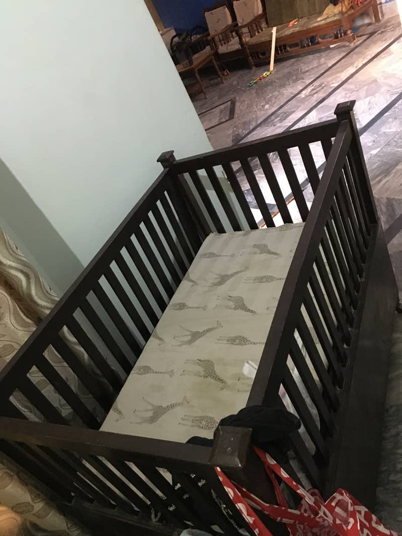 It's a baby cot, condition is 9/10 0