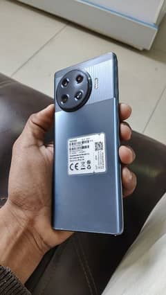 Tecno spark 20 pro + 8+8  256        10 By 10 condition for sale