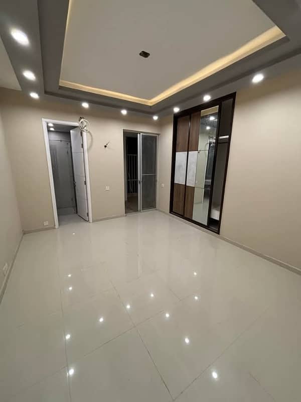 Flat for Rent - Lucky One Apartments Main Rashid Minhas Road 7