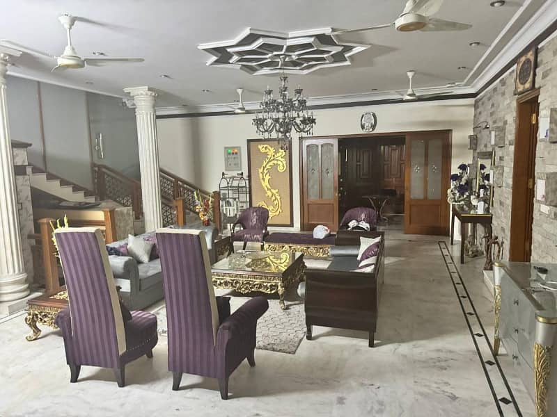 VIP LAVISH BUNGALOW FOR SALE 1000 YARD OWNER BALET WEST OPEN WITH FULL BASEMENT 2+4 BED ROOM 2