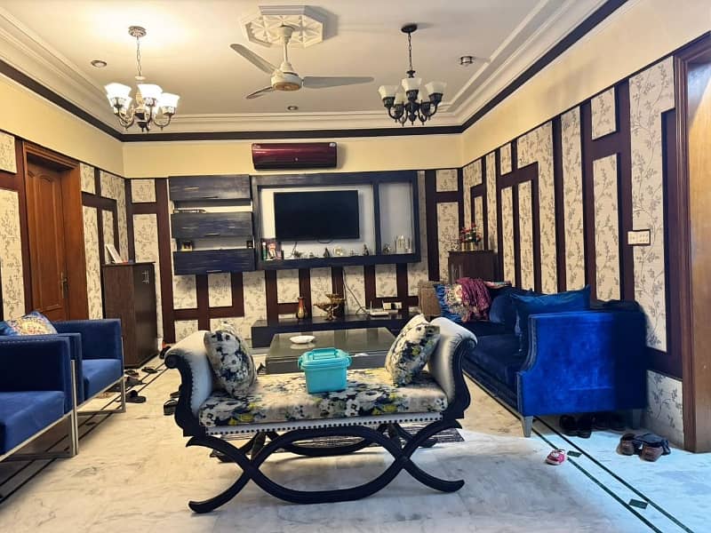 VIP LAVISH BUNGALOW FOR SALE 1000 YARD OWNER BALET WEST OPEN WITH FULL BASEMENT 2+4 BED ROOM 12