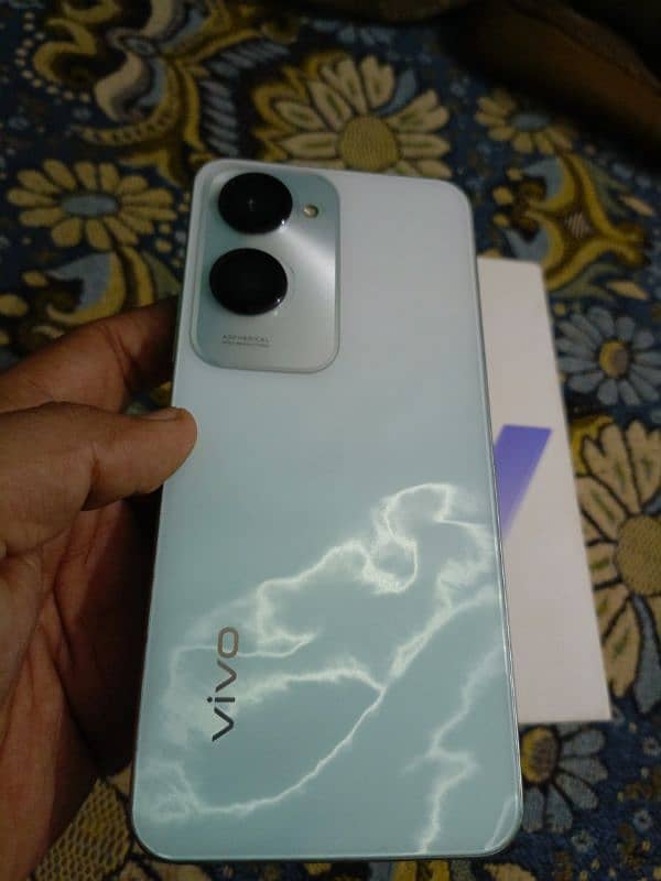 VIVO Y18 6+6/128 ONLY BOX 7 TO 8 MONTH WARUNTY 3