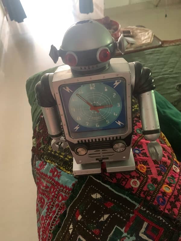 Robot style clock 0