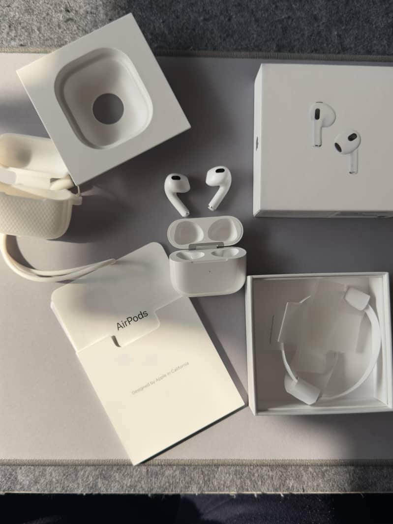 Apple Airpods (3rd Gen) With Lightning Charging Case MPNY3AM/A White 0