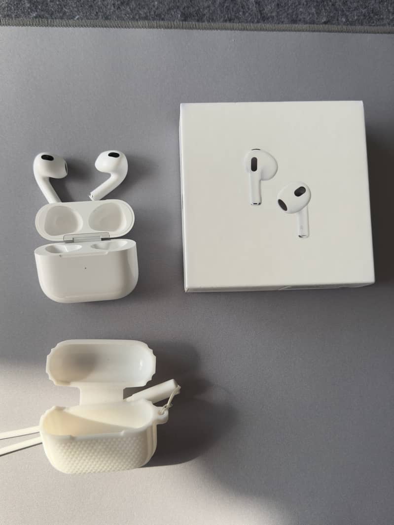 Apple Airpods (3rd Gen) With Lightning Charging Case MPNY3AM/A White 1