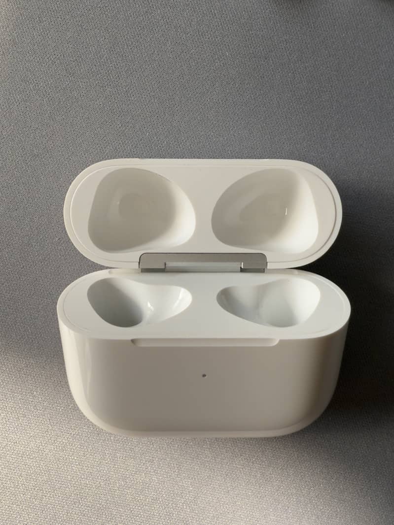 Apple Airpods (3rd Gen) With Lightning Charging Case MPNY3AM/A White 2