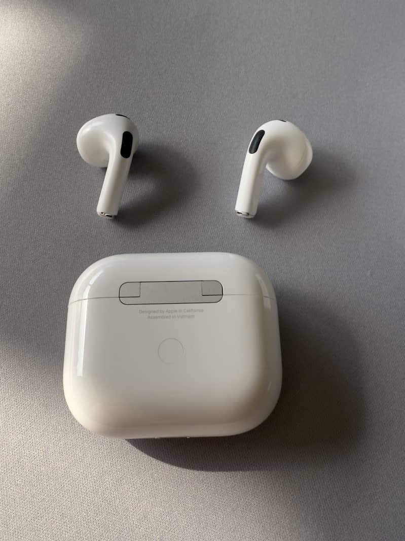 Apple Airpods (3rd Gen) With Lightning Charging Case MPNY3AM/A White 3