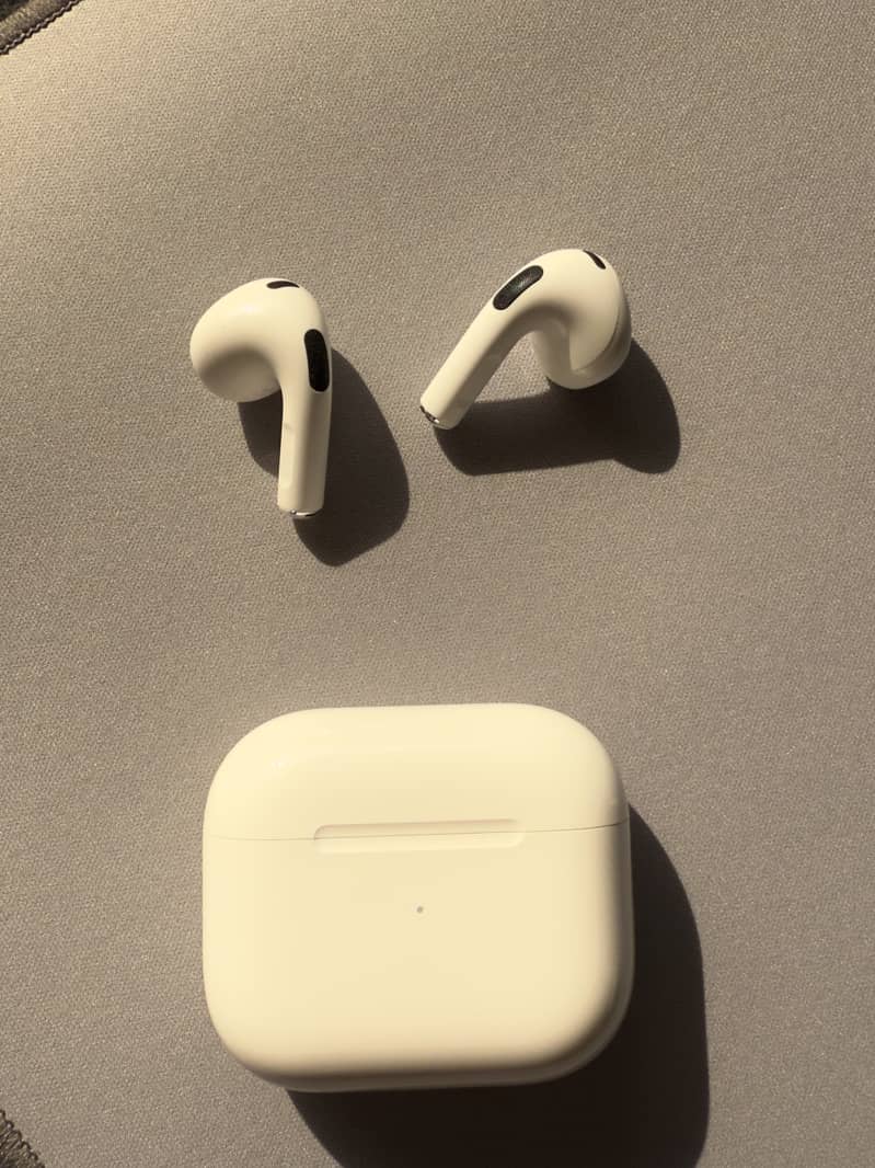 Apple Airpods (3rd Gen) With Lightning Charging Case MPNY3AM/A White 5