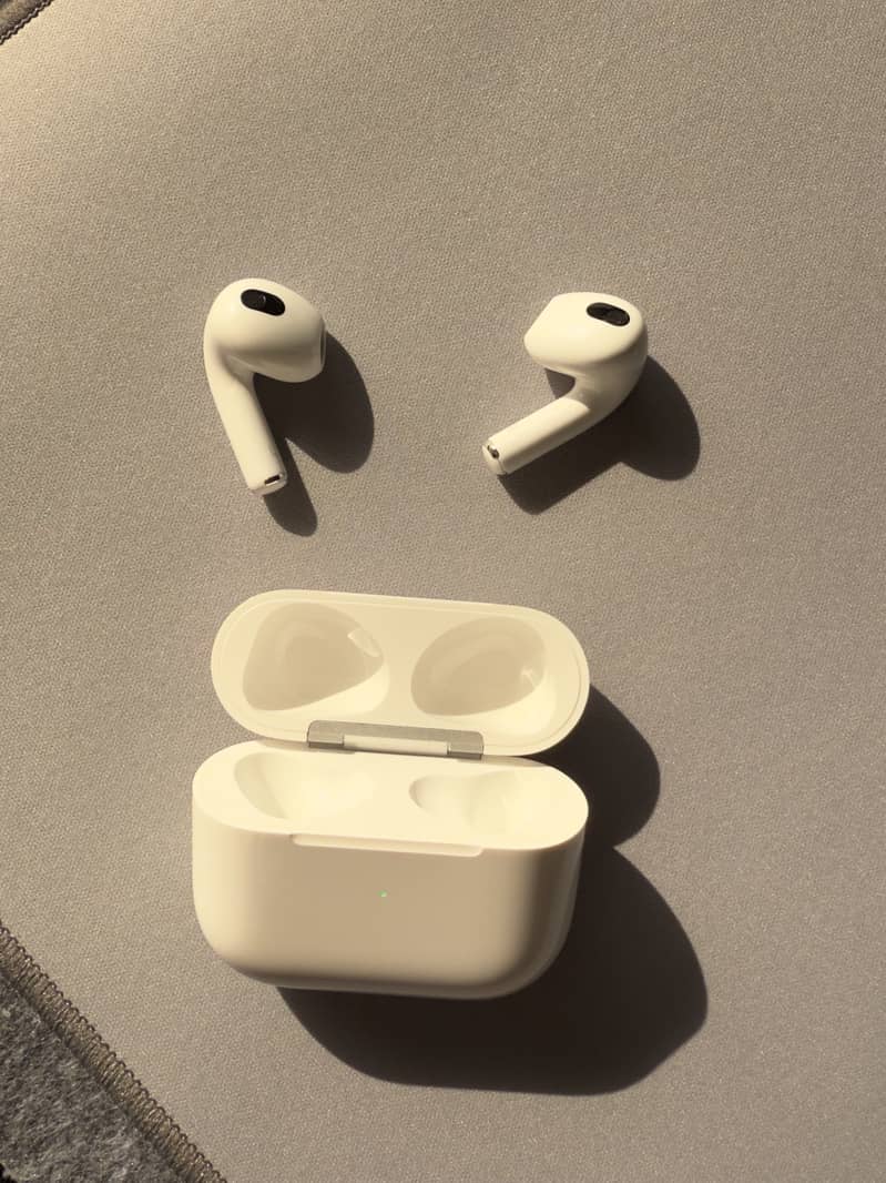 Apple Airpods (3rd Gen) With Lightning Charging Case MPNY3AM/A White 6