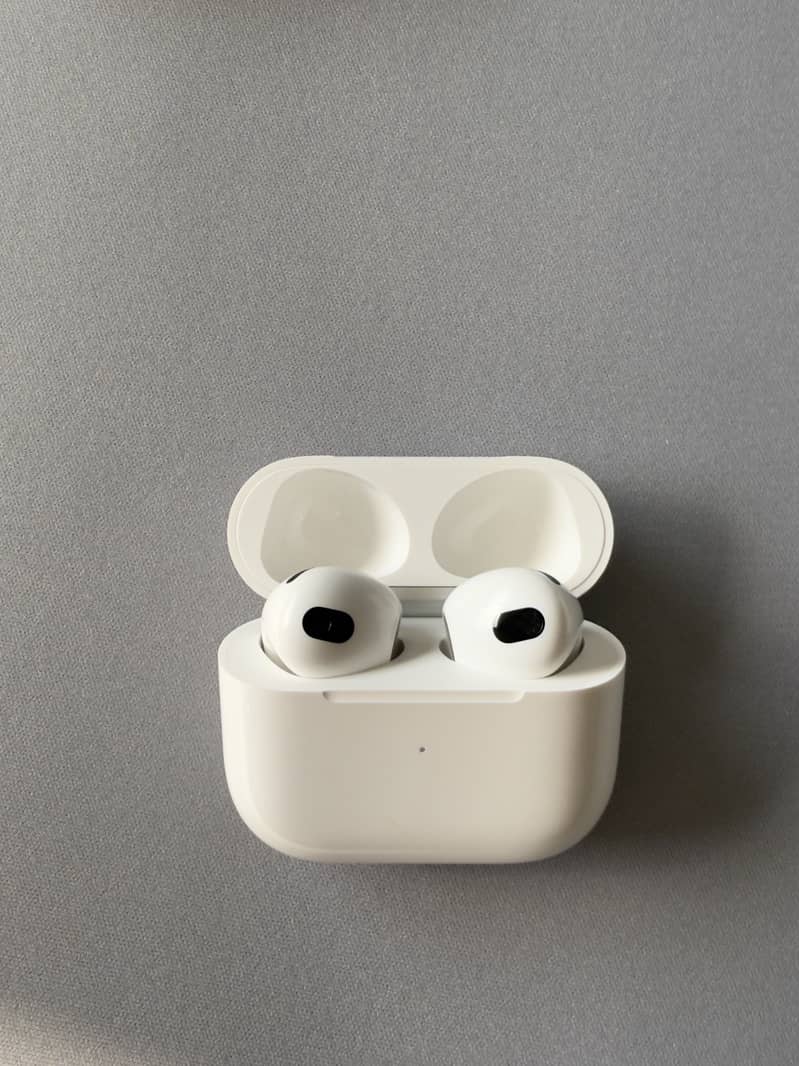 Apple Airpods (3rd Gen) With Lightning Charging Case MPNY3AM/A White 7