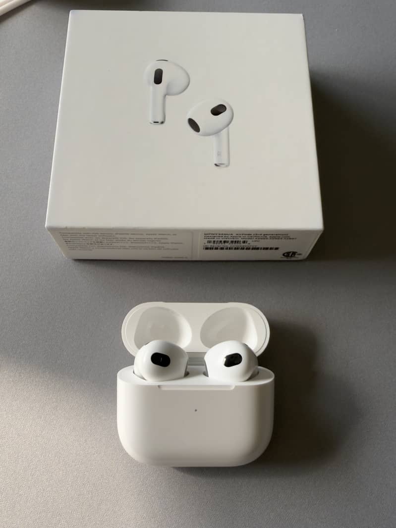 Apple Airpods (3rd Gen) With Lightning Charging Case MPNY3AM/A White 8