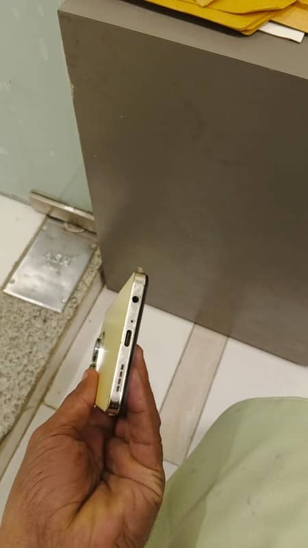 Infinix hot 40 pro 3