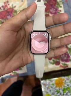 Apple Watch Series 8 starlight color