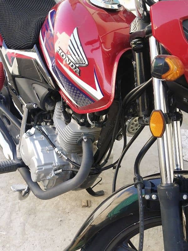 Honda CB 125 F 3