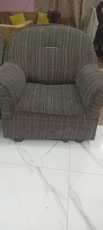 Clean and Neat sofa set 0