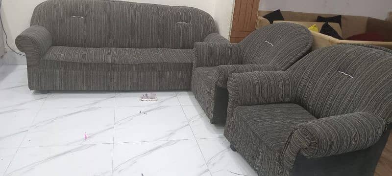 Clean and Neat sofa set 2