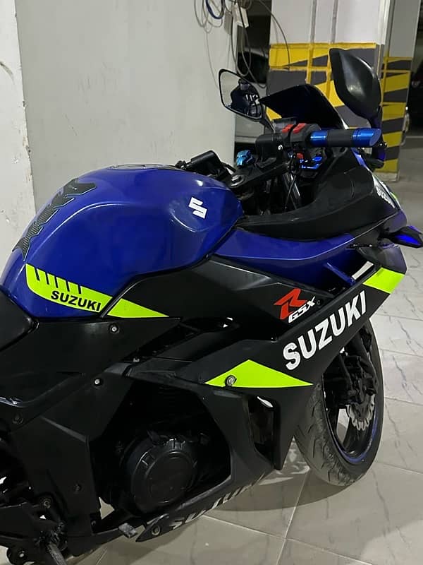 Suzuki GSX-R400 1