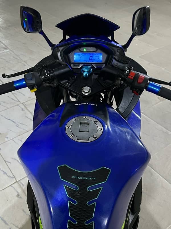 Suzuki GSX-R400 3