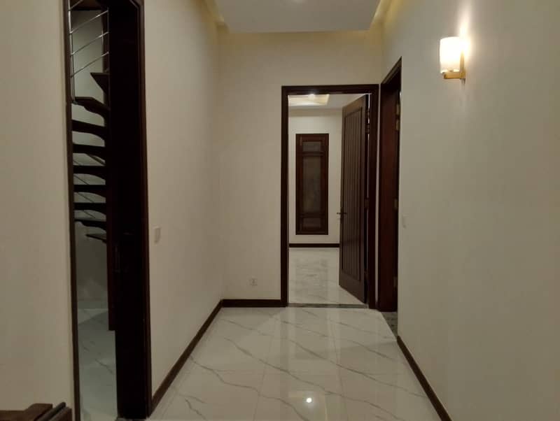 Luxury Bungalow For Rent 4 Bedroom With Full Bestment 13