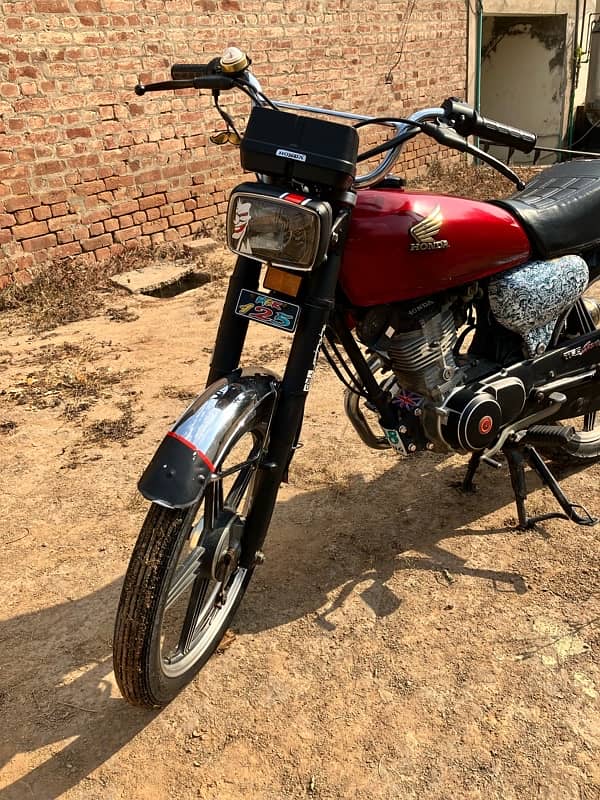 Honda 125 with newly installed alloy wheel and golden number (MBK-125) 1