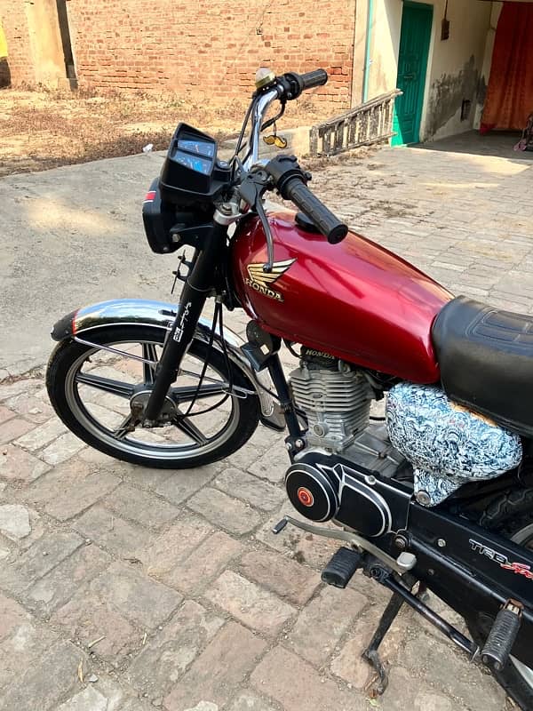 Honda 125 with newly installed alloy wheel and golden number (MBK-125) 2