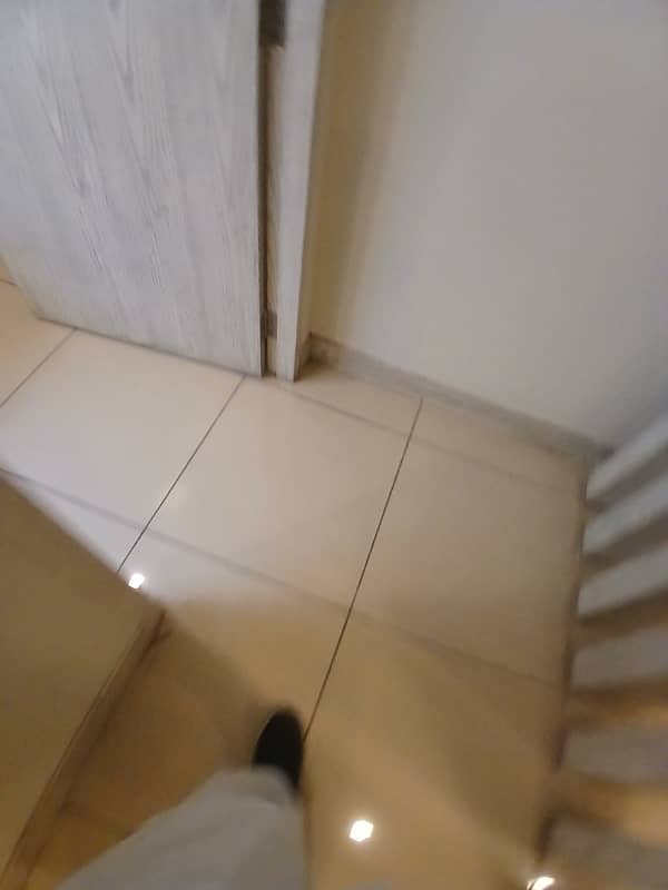 Office For Rent 2nd Floor With LIFT In Big Bukhari 13