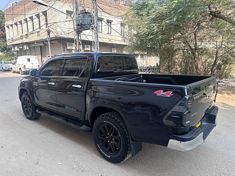 Toyota Hilux Revo V 2020 Facelifted 4