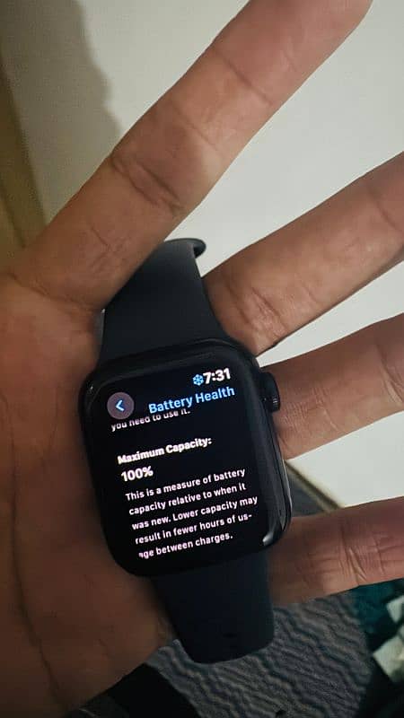 Apple Watch SE 2024 with GPS 4