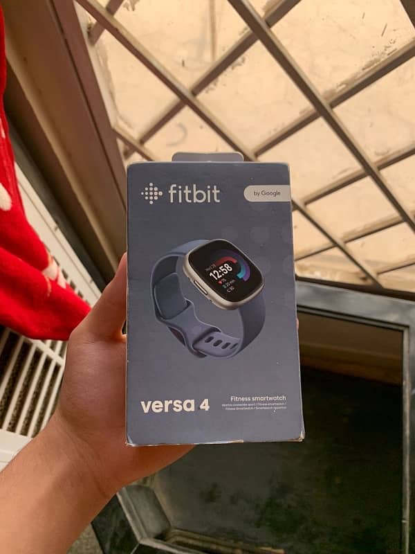 Fitbit Versa 4 Complete Box 2