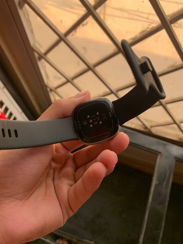 Fitbit Versa 4 Complete Box 4