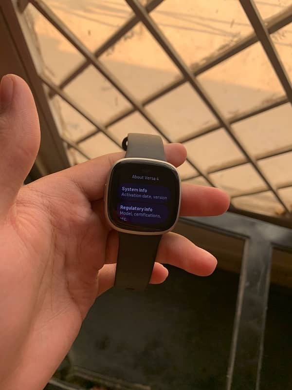 Fitbit Versa 4 Complete Box 6