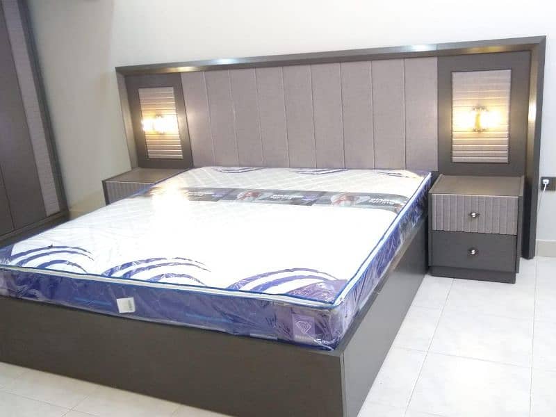 4 PCs bedroom furniture set new condition 4