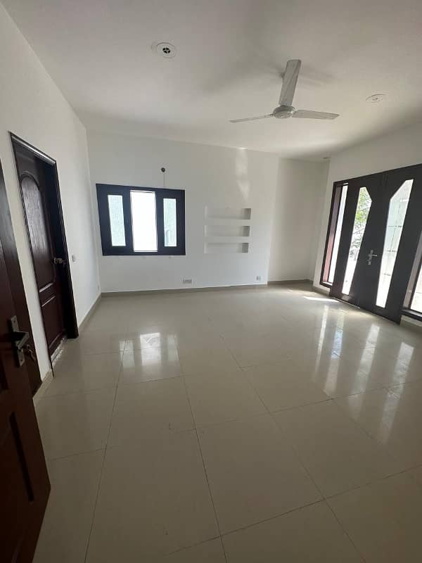 1000 Sq Yard UPPER Portion Like Brand New Bungalow 10