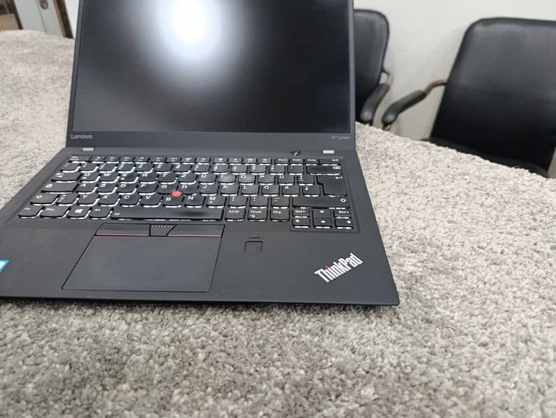 Lenovo x1 Carbon i7 7th gen with 16 GB DDR4 RAM 1