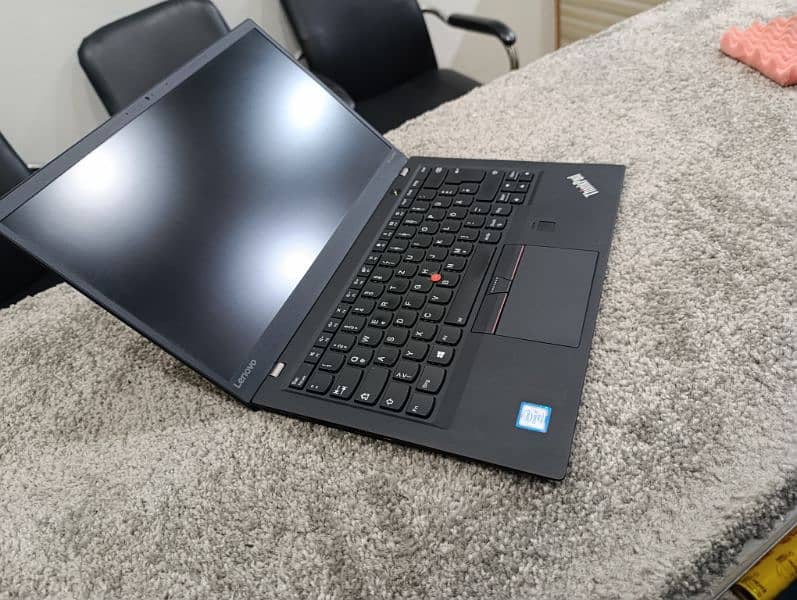 Lenovo x1 Carbon i7 7th gen with 16 GB DDR4 RAM 3