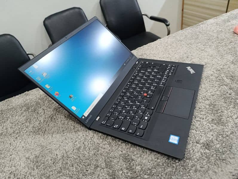 Lenovo x1 Carbon i7 7th gen with 16 GB DDR4 RAM 4