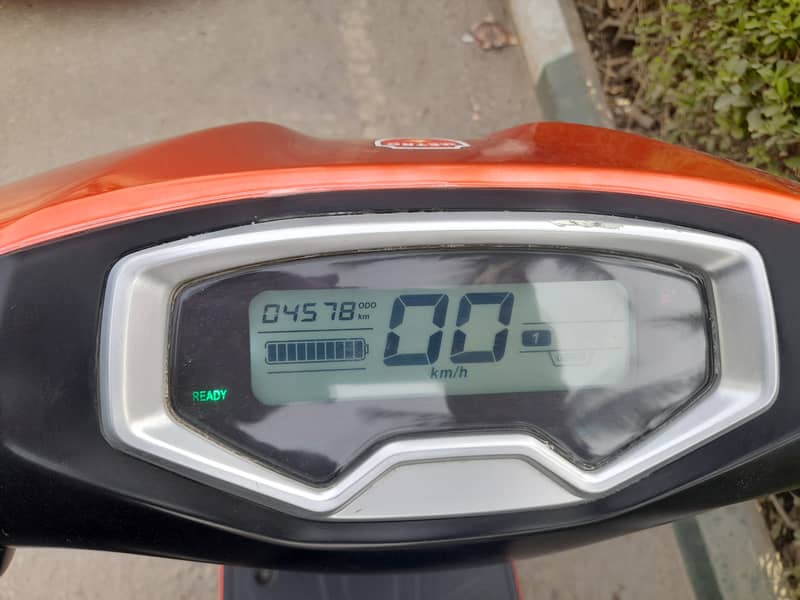 Metro T9 Scooty (Excellent Condition) 3