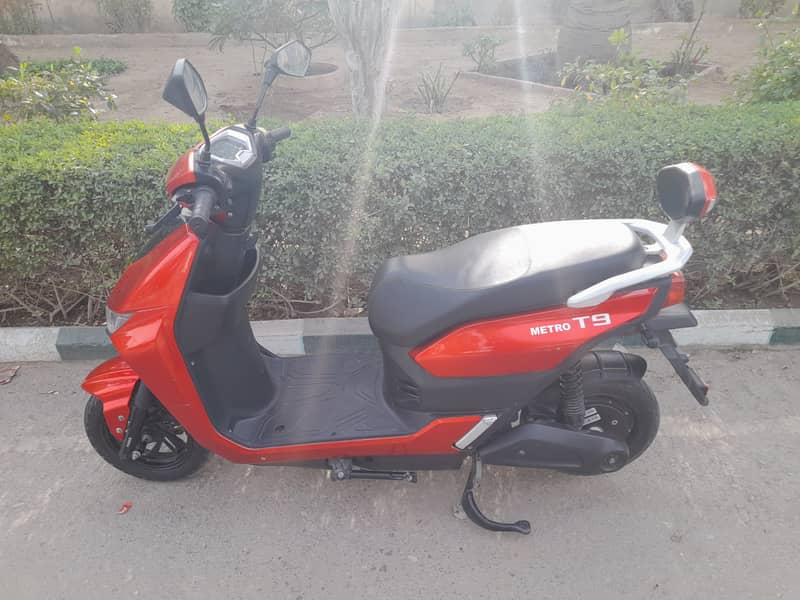 Metro T9 Scooty (Excellent Condition) 4