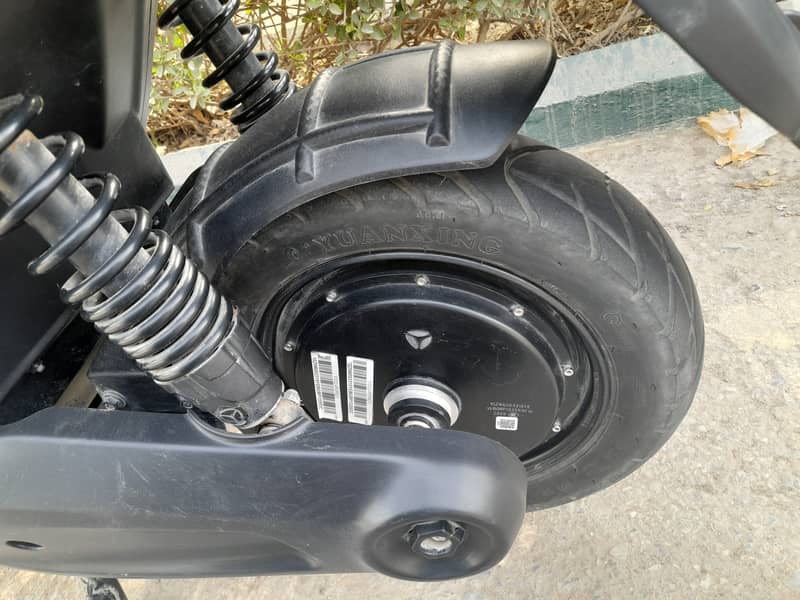 Metro T9 Scooty (Excellent Condition) 5