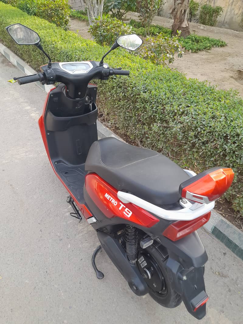 Metro T9 Scooty (Excellent Condition) 6