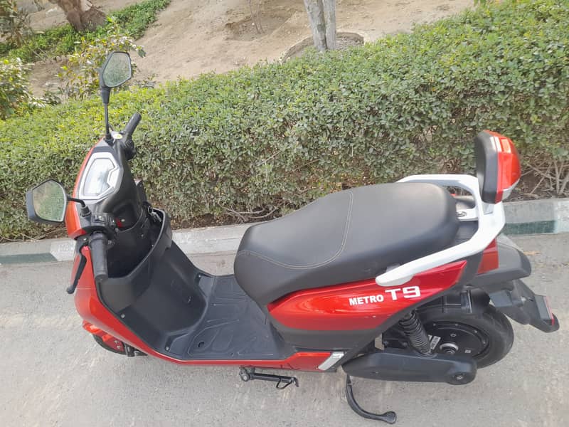 Metro T9 Scooty (Excellent Condition) 7